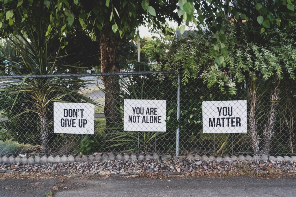 Don't give up
You are not alone
You matter